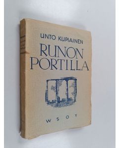 Kirjailijan Unto Kupiainen käytetty kirja Runon portilla : esseitä ja tutkielmia suomalaisesta kirjallisuudesta sekä estetiikasta