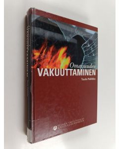 Kirjailijan Tuula Pellikka käytetty kirja Omaisuuden vakuuttaminen