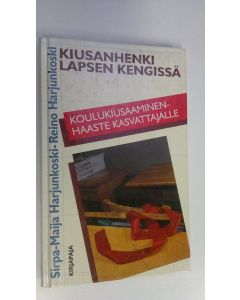Kirjailijan Sirpa-Maija Harjunkoski käytetty kirja Kiusanhenki lapsen kengissä : koulukiusaaminen - haaste kasvattajalle