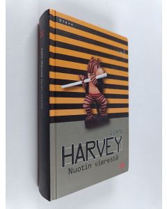 Kirjailijan John Harvey käytetty kirja Nuotin vierestä