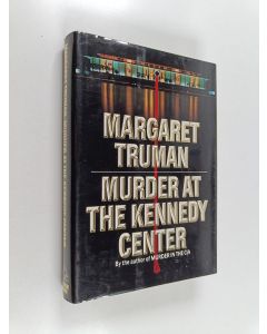 Kirjailijan Margaret Truman käytetty kirja Murder at the Kennedy Center