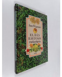 Kirjailijan Ann Wigmore käytetty kirja Elävän ravinnon ruokaohjeita
