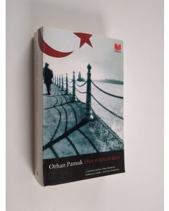 Kirjailijan Orhan Pamuk käytetty kirja Den svarta boken