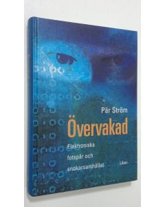 Kirjailijan Pär Ström käytetty kirja Övervakad : Elektroniska fotspår och snokarsamhället
