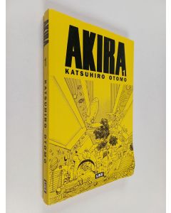 Kirjailijan Katsuhiro Otomo käytetty kirja Akira 1