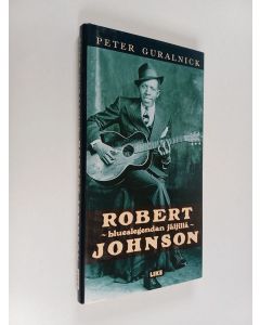 Kirjailijan Peter Guralnick käytetty kirja Robert Johnson : blueslegendan jäljillä