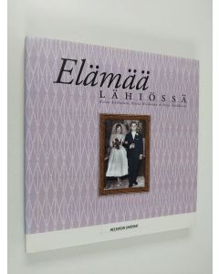 Kirjailijan Riitta Astikainen käytetty kirja Elämää lähiössä