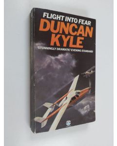 Kirjailijan Duncan Kyle käytetty kirja Flight Into Fear