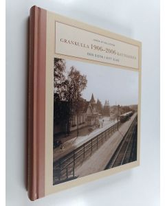 Kirjailijan Jaana af Hällström käytetty kirja Grankulla 1906-2006 Kauniainen : den sista i sitt slag