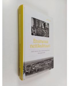 Kirjailijan Mervi Autti käytetty kirja Etsimessä neitikulttuuri - 1900-luvun alun valokuvaajanaisia Rovaniemellä