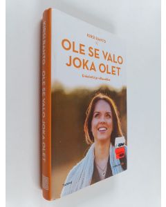 Kirjailijan Kirsi Ranto käytetty kirja Ole se valo joka olet : enkeleitä ja villasukkia