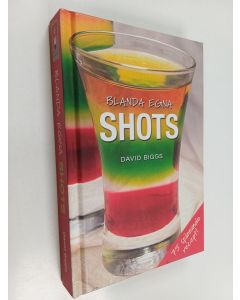 Kirjailijan David Biggs käytetty kirja Blanda egna shots