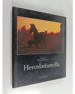 Kirjailijan Juha Erola käytetty kirja Hevoslaitumilla