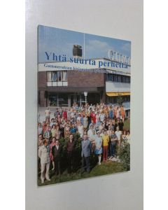Tekijän Marita Tikkanen  käytetty kirja Yhtä suurta perhettä : Gummeruksen kirjapainon työntekijät muistelevat