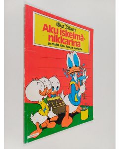 Kirjailijan Walt Disney & Carl Barks käytetty kirja Aku iskelmänikkarina ja muita Aku Ankan parhaita