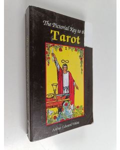 Kirjailijan Arthur Edward Waite käytetty kirja The Pictorial Key to the Tarot - Being Fragments of a Secret Tradition Under the Veil of Divination