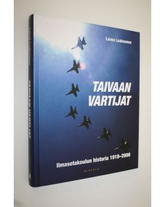 Kirjailijan Lasse Laaksonen käytetty kirja Taivaan vartijat : Ilmasotakoulun historia 1918-2008