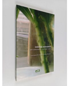 Tekijän Ken ym. Cockburn käytetty kirja Intiimejä avaruuksia : XXV skotlantilaista runoa 1978-2002