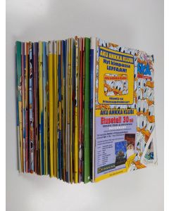 käytetty teos Aku Ankka vuosikerta 2001 (puuttuu nrot 1, 9, 11, 33)