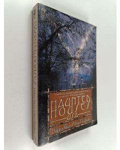 Kirjailijan Dolores Riccio käytetty kirja Haunted Houses U.S.A.