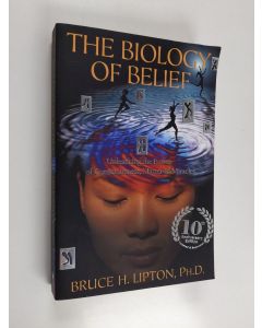 Kirjailijan Bruce H. Lipton käytetty kirja The Biology of Belief 10th Anniversary Edition : Unleashing the Power of Consciousness, Matter & Miracles