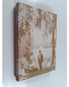 Tekijän Juhani Kaatonen  käytetty kirja Muistojen Räisälä : kuvia kotipitäjästä