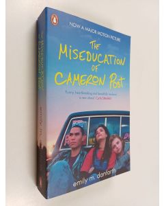 Kirjailijan Emily M. Danforth käytetty kirja The Miseducation of Cameron Post