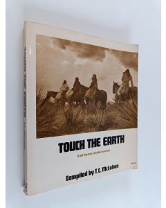 Kirjailijan T. C. McLuhan käytetty kirja Touch the Earth - A Self-portrait of Indian Existence