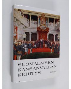 Tekijän Pentti Renvall  käytetty kirja Suomalaisen kansanvallan kehitys