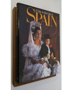 käytetty kirja A Day in the life af Spain (kotelossa)