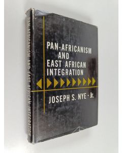 Kirjailijan Joseph S. Nye käytetty kirja Pan-Africanism and East African integration