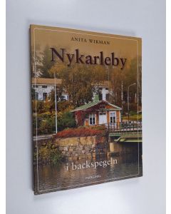 Kirjailijan Anita Wikman käytetty kirja Nykarleby i backspegeln