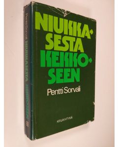 Kirjailijan Pentti Sorvali käytetty kirja Niukkasesta Kekkoseen