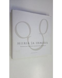 Tekijän Virpi Salin  käytetty kirja Hiiriä ja ihmisiä : Kolmetoista kirjoitusta satunnaisesta maailmasta