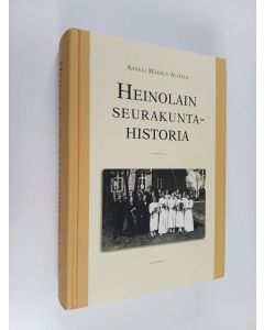 Kirjailijan Anneli Mäkelä-Alitalo käytetty kirja Heinolain seurakuntahistoria