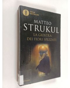 Kirjailijan Matteo Strukul käytetty kirja La giostra dei fiori spezzati