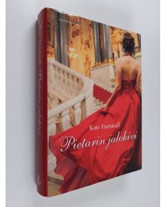 Kirjailijan Kate Furnivall käytetty kirja Pietarin jalokivi