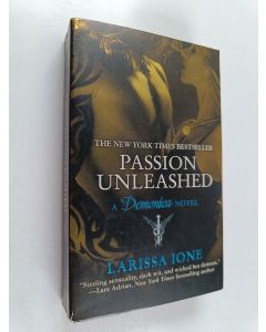 Kirjailijan Larissa Ione käytetty kirja Passion Unleashed