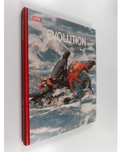 Kirjailijan Ruth Moore käytetty kirja Evolution