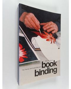Kirjailijan Arthur W. Johnson käytetty kirja The Thames and Hudson manual of bookbinding