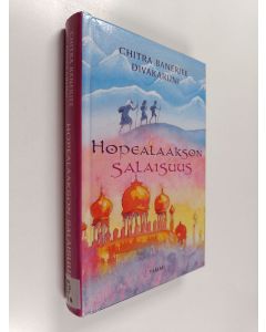 Kirjailijan Chitra Banerjee Divakaruni käytetty kirja Hopealaakson salaisuus