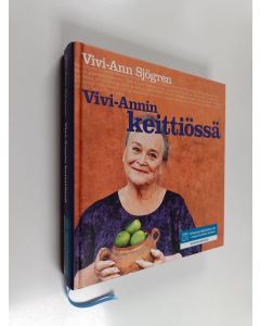Kirjailijan Vivi-Ann Sjögren käytetty kirja Vivi-Annin keittiössä