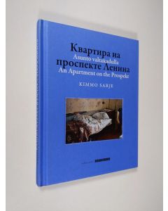 Kirjailijan Kimmo Sarje käytetty kirja Asunto valtakadulla = Kvartira na prospekte Lenina = An apartment on the prospekt (signeerattu)