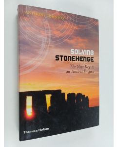 Kirjailijan Anthony Johnson käytetty kirja Solving Stonehenge : The Key To An Ancient Enigma