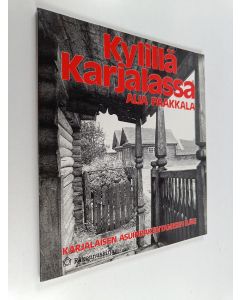 Kirjailijan Aija Paakkala käytetty kirja Kylillä Karjalassa : karjalaisen asuinrakentamisen ilme