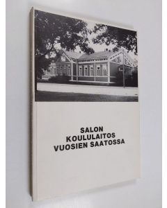 Kirjailijan Aarne Poutanen & Arvo Saura käytetty kirja Salon koululaitos vuosien saatossa - Salon koululaitoksen historiikki vv. 1873-1983