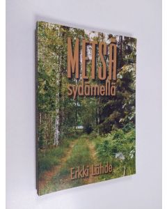 Kirjailijan Erkki Lähde käytetty kirja Metsä sydämellä