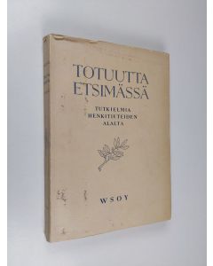 Tekijän Urpo Harva  käytetty kirja Totuutta etsimässä : tutkielmia henkitieteiden alalta