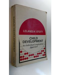 Kirjailijan Leland H. Stott käytetty kirja Child Development : An Individual Longitudinal Approach