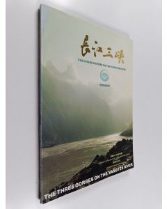 Kirjailijan 施友义 & 中国长江航运集团 käytetty kirja 长江三峡 - The three georges on the yangtze river